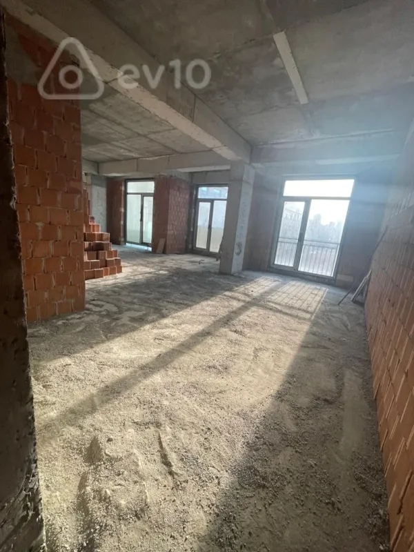 Satılır 4 otaqlı yeni tikili 192.5 m²