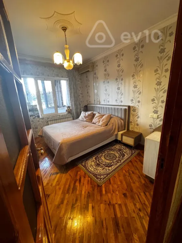 Satılır 2 otaqlı köhnə tikili 70 m²