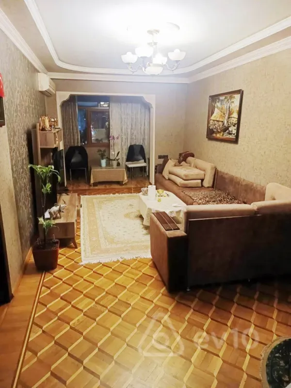 Satılır 5 otaqlı köhnə tikili 145 m²