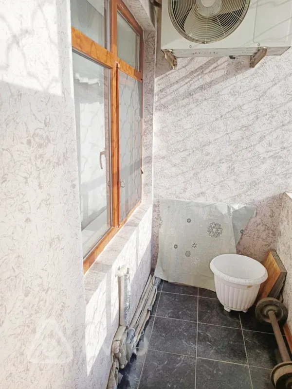 Satılır 5 otaqlı köhnə tikili 145 m²