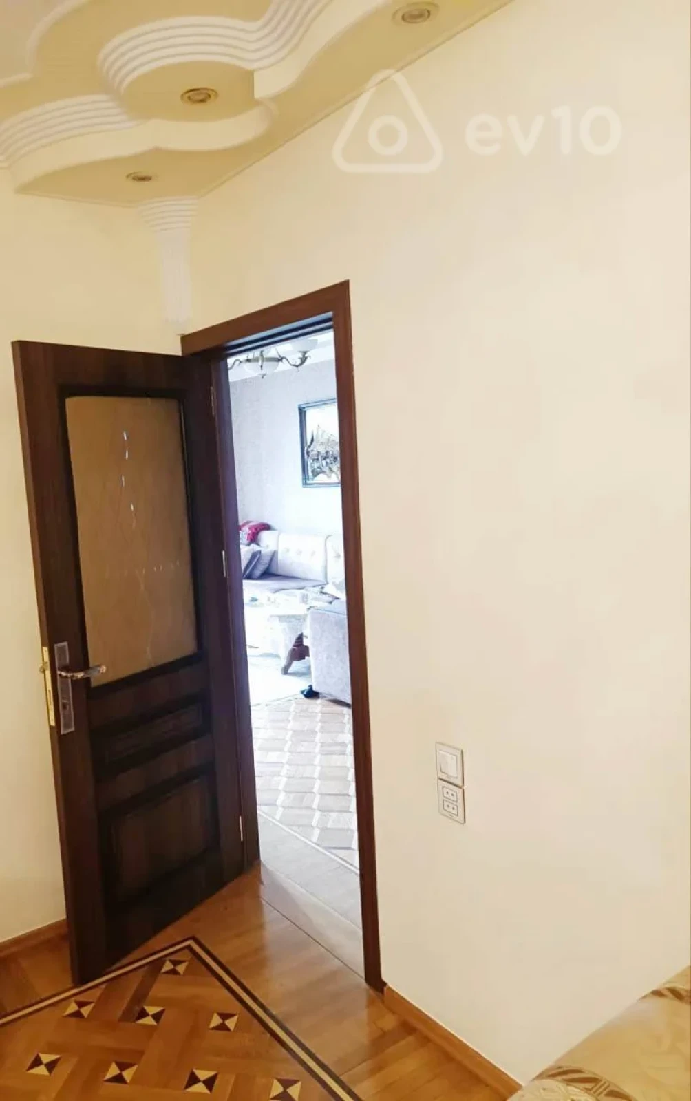 Satılır 5 otaqlı köhnə tikili 145 m²