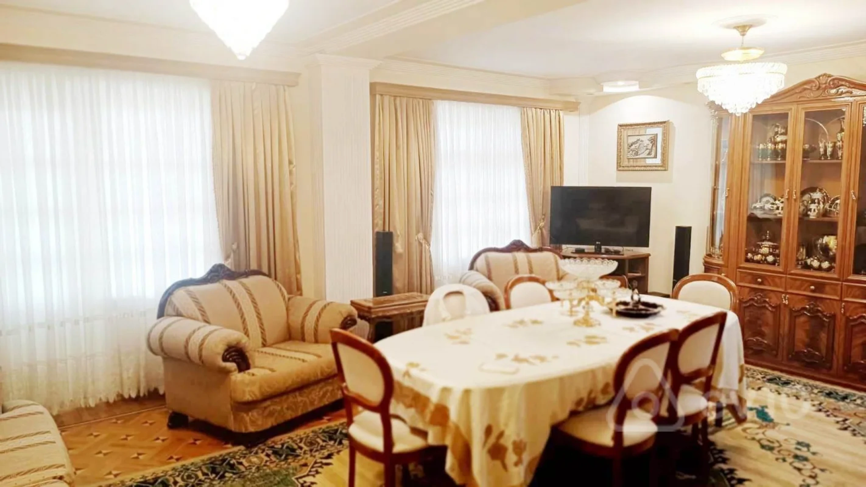 Satılır 5 otaqlı köhnə tikili 145 m²