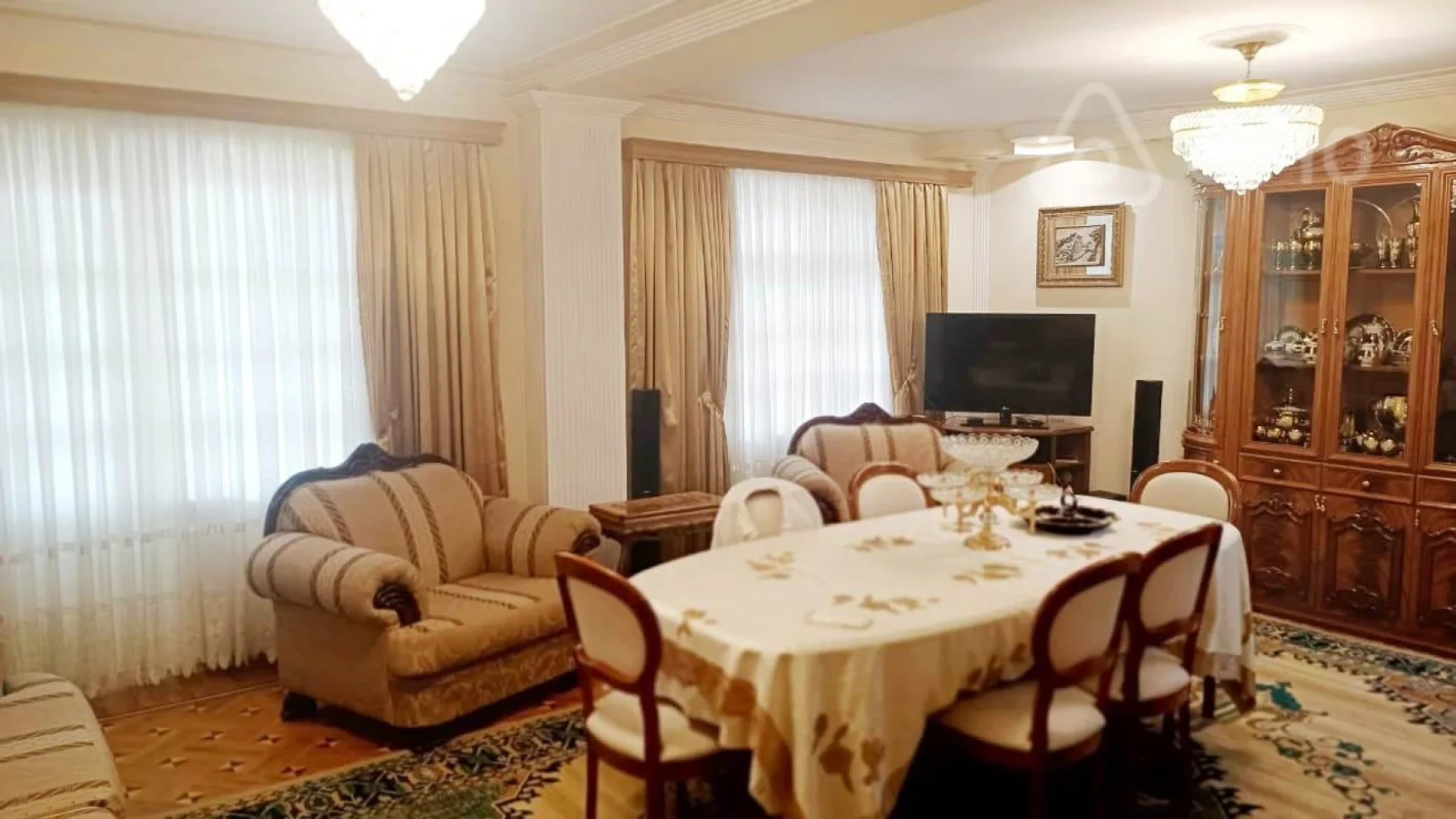Satılır 5 otaqlı köhnə tikili 145 m²