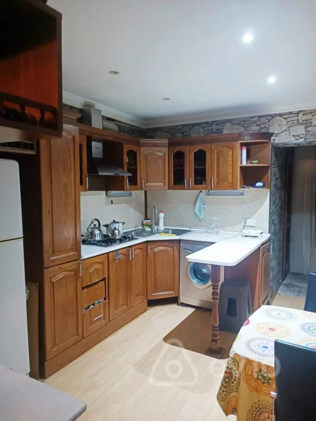 Satılır 5 otaqlı köhnə tikili 145 m²