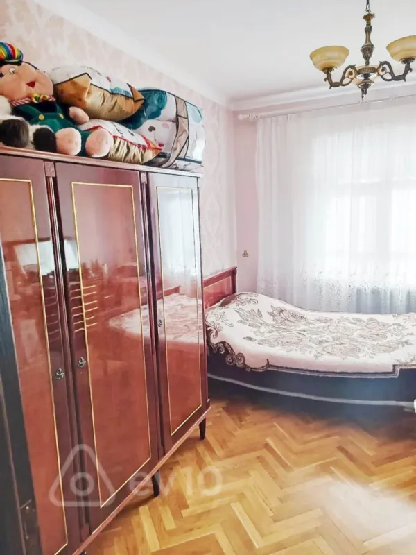 Satılır 5 otaqlı köhnə tikili 145 m²