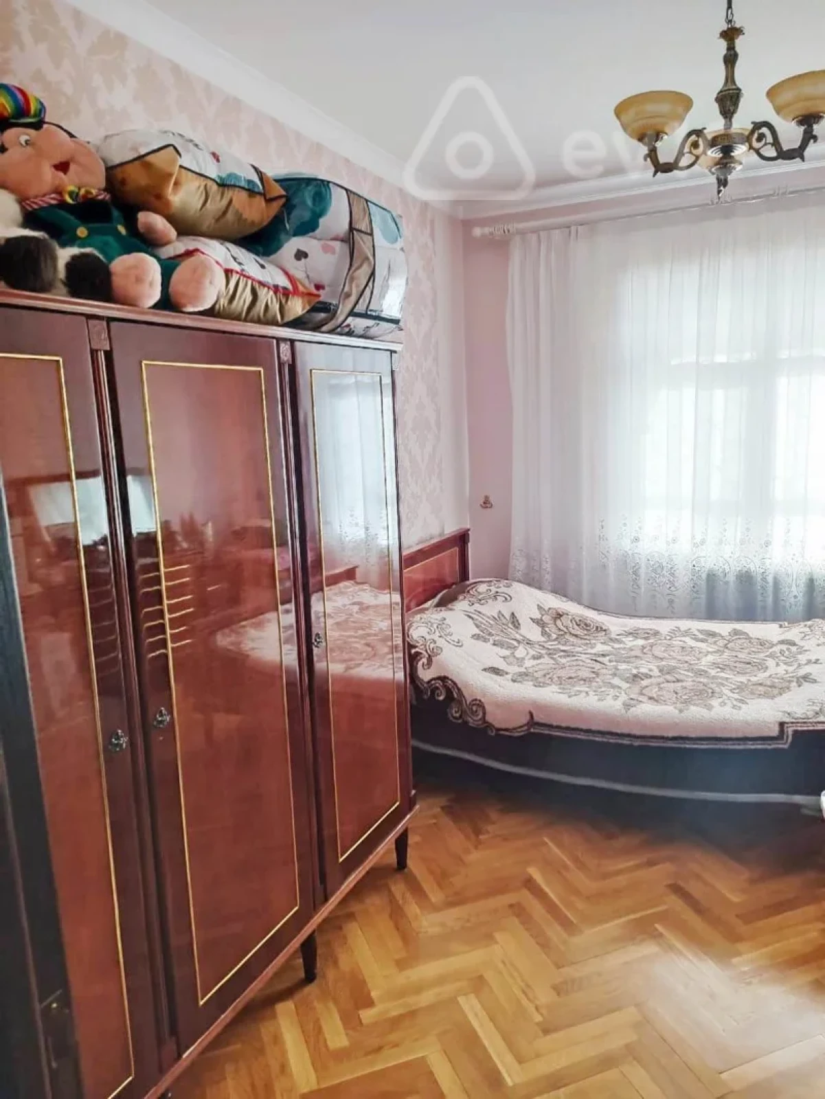 Satılır 5 otaqlı köhnə tikili 145 m²