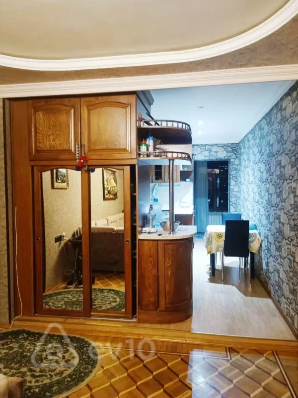 Satılır 5 otaqlı köhnə tikili 145 m²