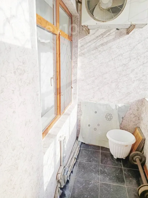 Satılır 5 otaqlı köhnə tikili 145 m²