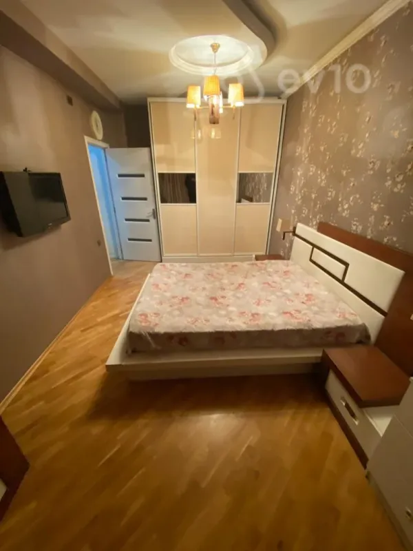 Kirayə verilir 2 otaqlı yeni tikili 80 m²