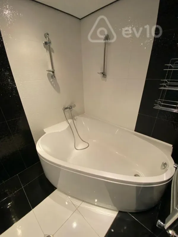 Kirayə verilir 2 otaqlı yeni tikili 80 m²