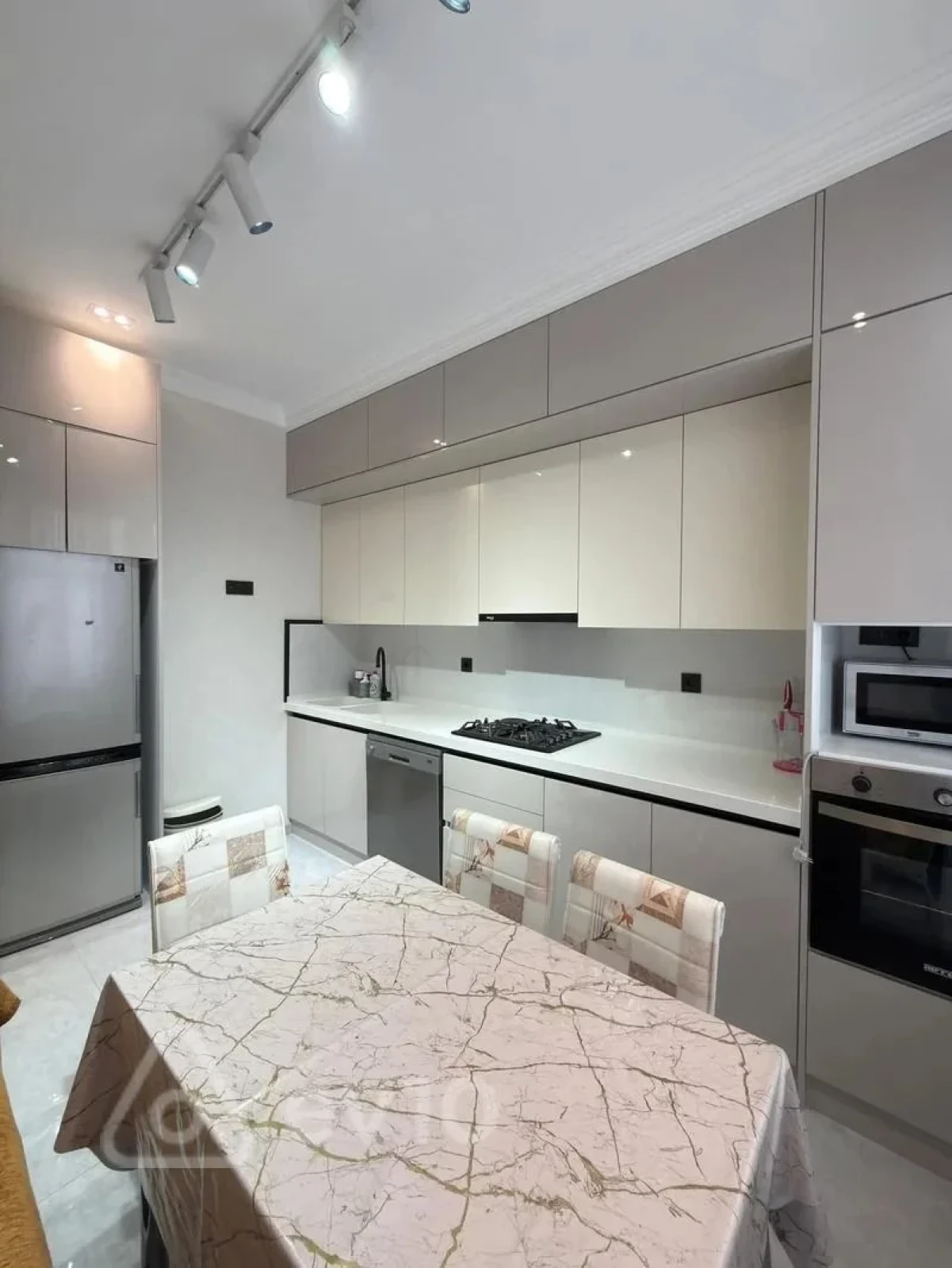 Kirayə verilir 2 otaqlı yeni tikili 86 m²