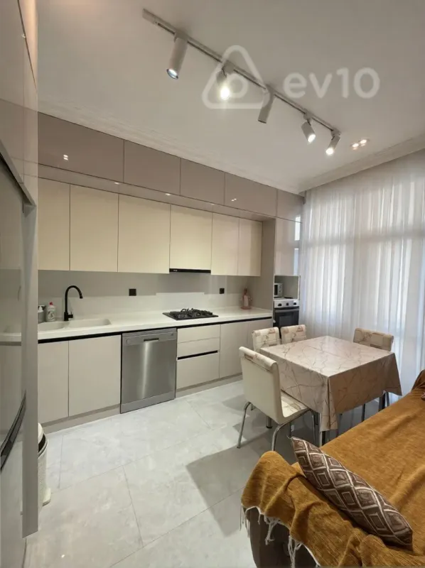 Kirayə verilir 2 otaqlı yeni tikili 86 m²