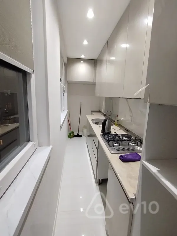 Satılır 3 otaqlı köhnə tikili 75 m²