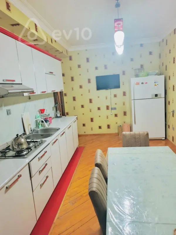 Kirayə verilir 3 otaqlı yeni tikili 140 m²