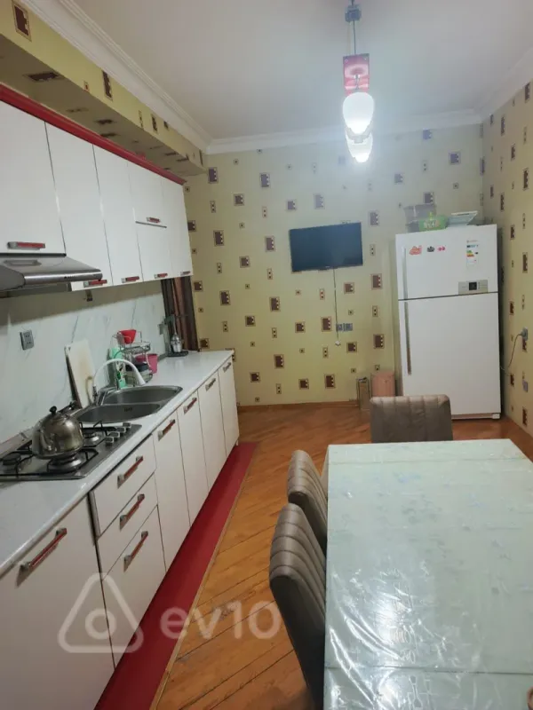 Kirayə verilir 3 otaqlı yeni tikili 140 m²