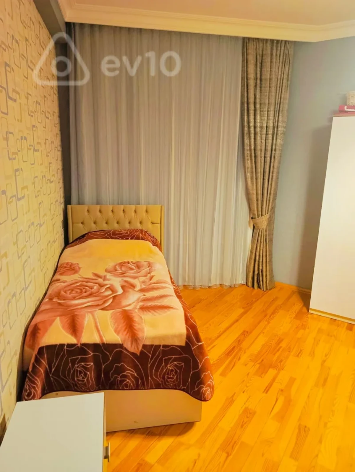 Kirayə verilir 3 otaqlı yeni tikili 140 m²