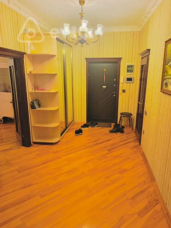 Kirayə verilir 3 otaqlı yeni tikili 140 m²