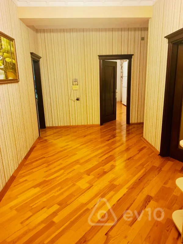 Kirayə verilir 3 otaqlı yeni tikili 140 m²