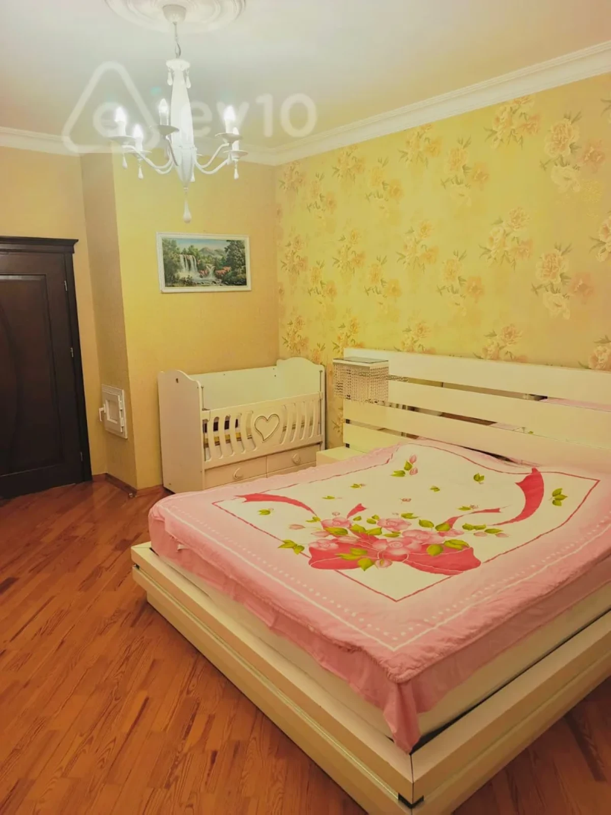 Kirayə verilir 3 otaqlı yeni tikili 140 m²