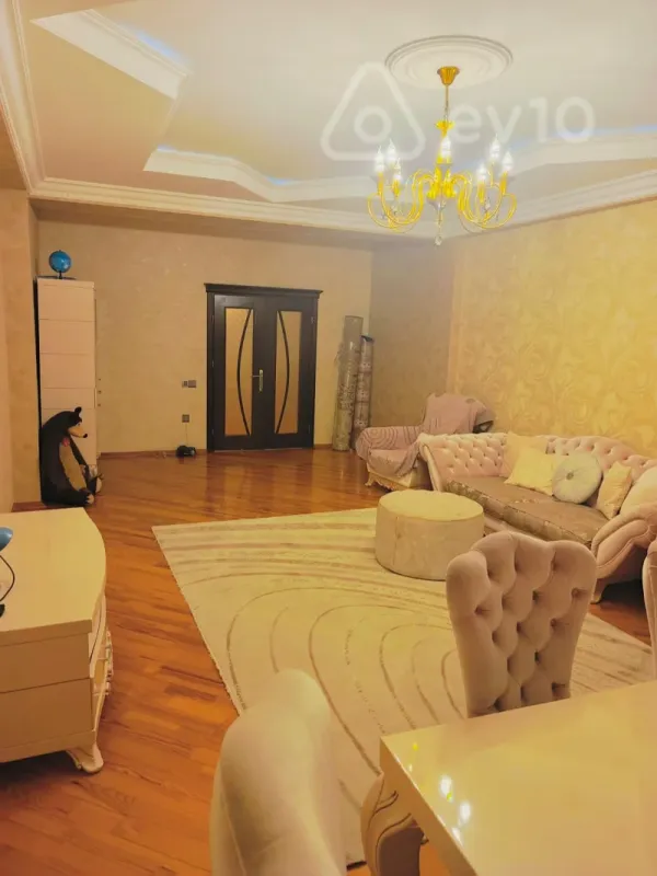 Kirayə verilir 3 otaqlı yeni tikili 140 m²