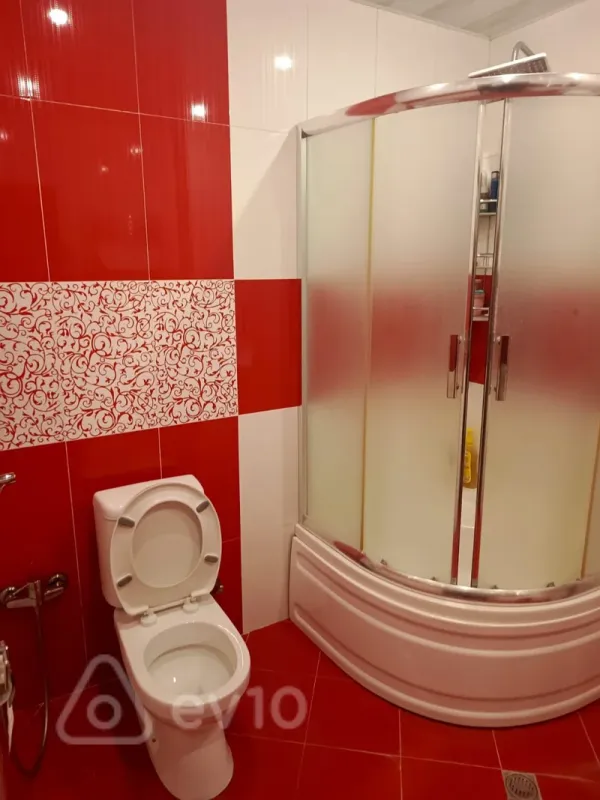 Kirayə verilir 3 otaqlı yeni tikili 140 m²