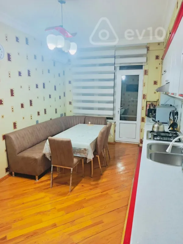 Kirayə verilir 3 otaqlı yeni tikili 140 m²