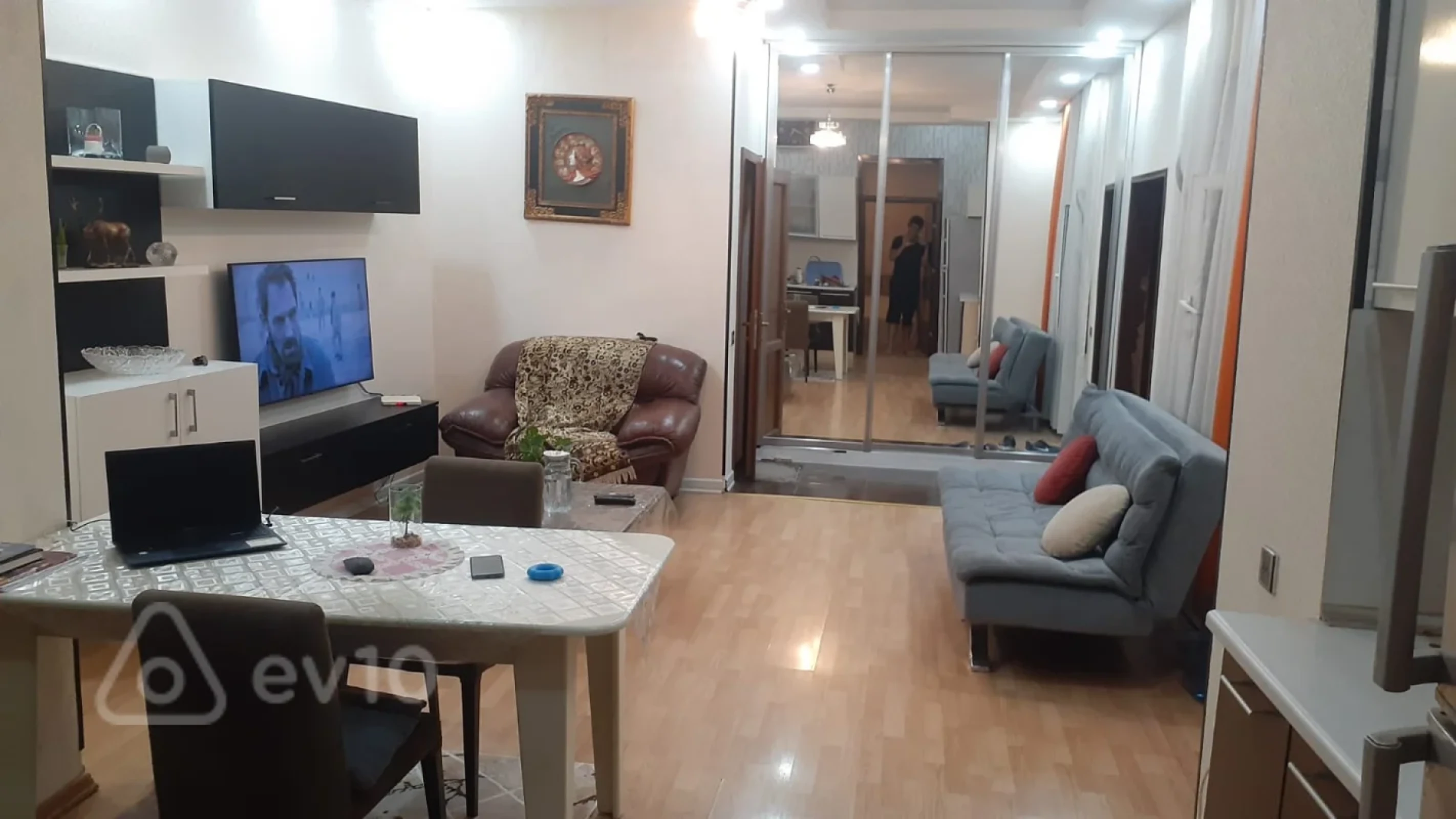 Kirayə verilir 2 otaqlı köhnə tikili 70 m²