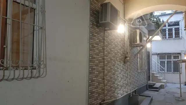 Kirayə verilir 2 otaqlı köhnə tikili 70 m² — Bakı, Nizami 2 otaq 70.00 m²