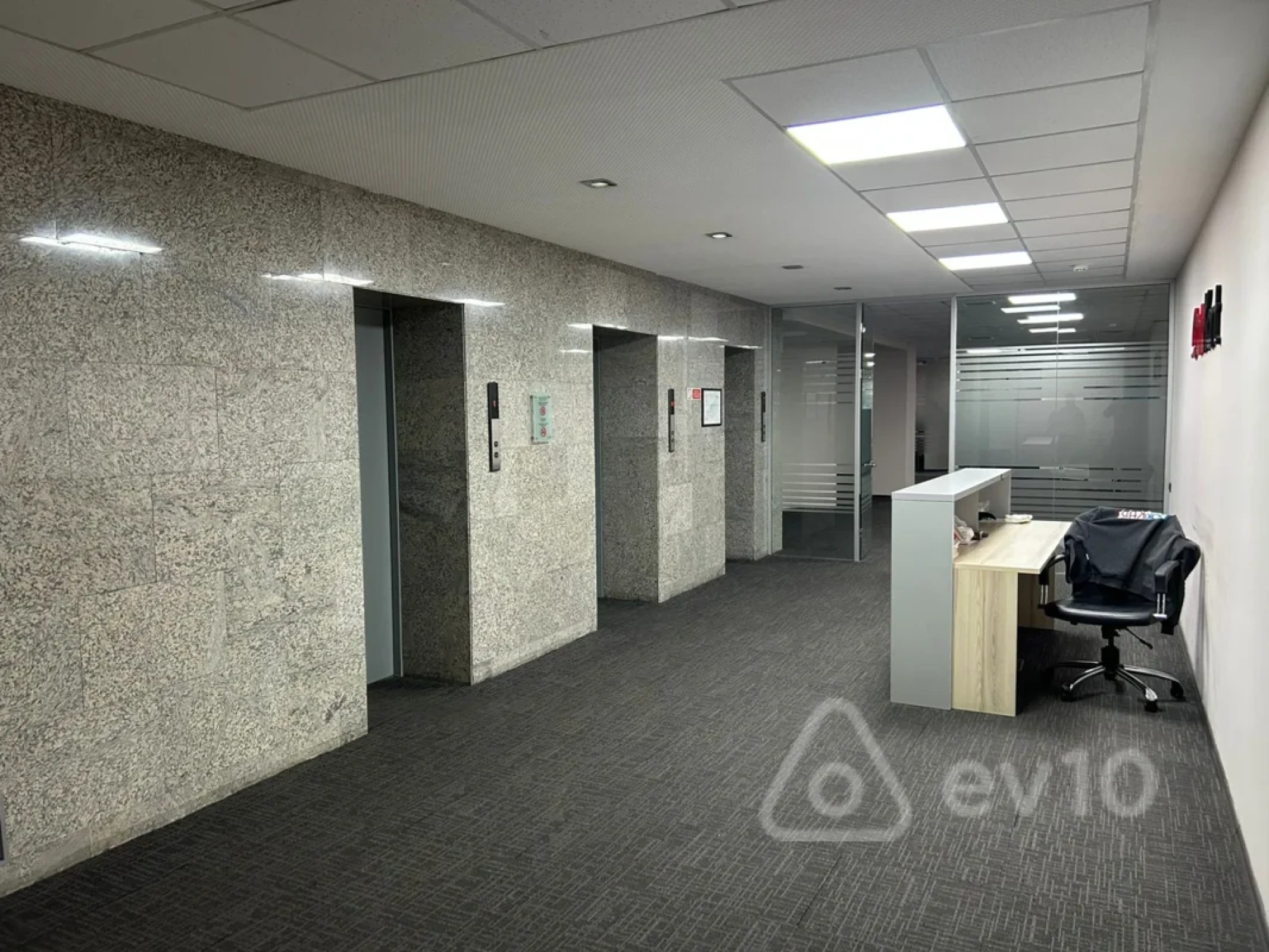 Kirayə verilir 12 otaqlı ofis 600 m²