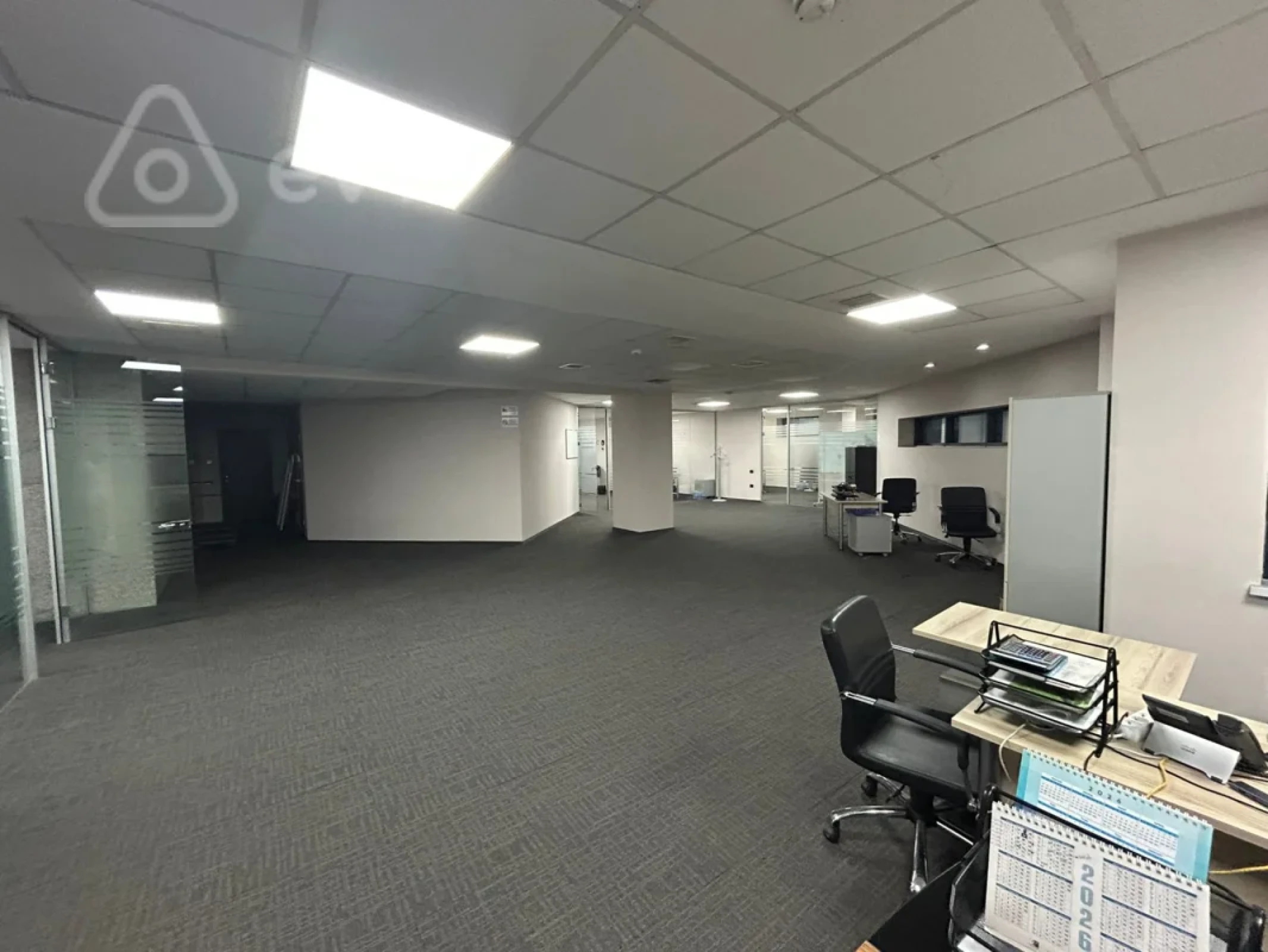 Kirayə verilir 12 otaqlı ofis 600 m²
