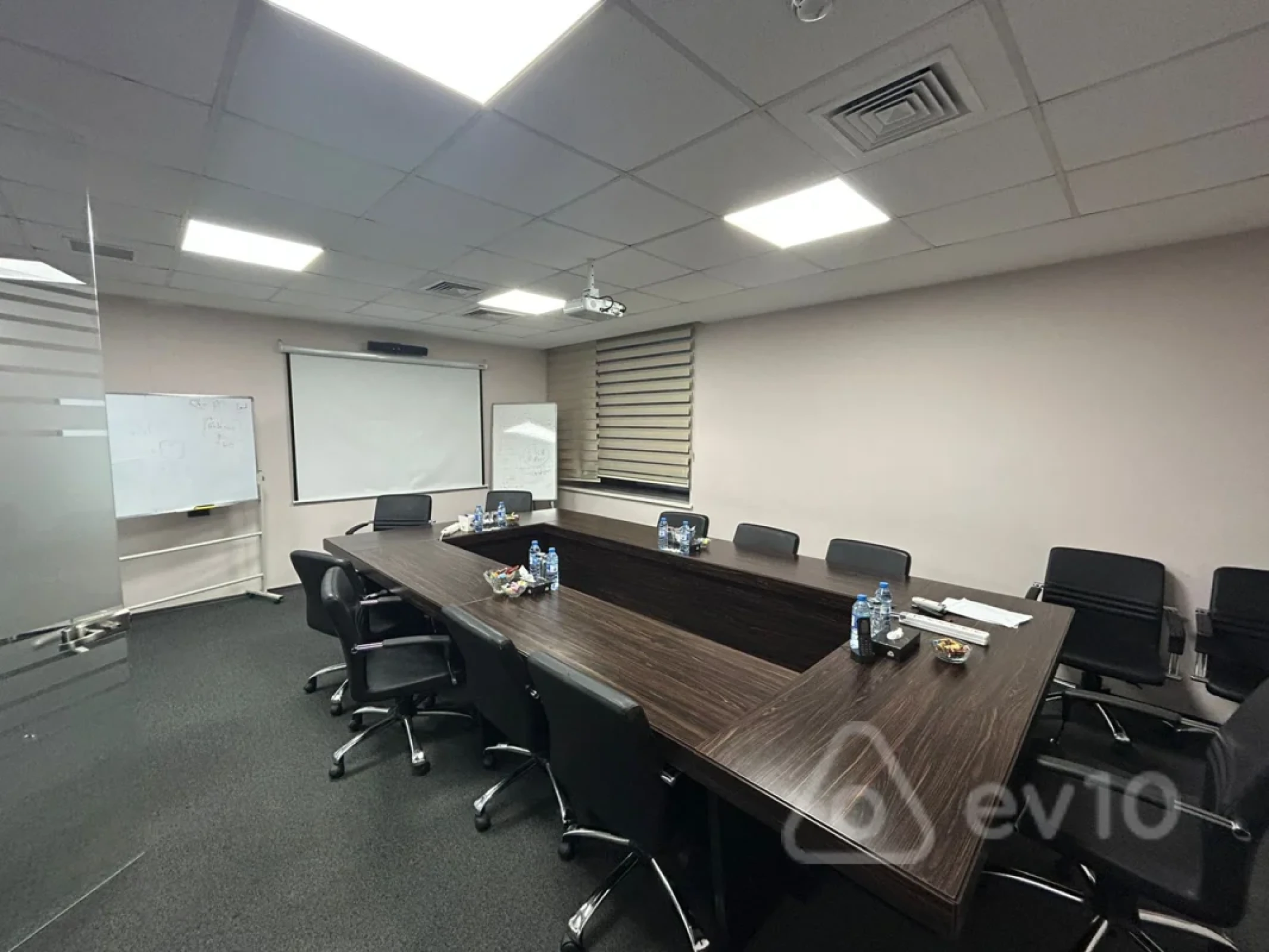 Kirayə verilir 12 otaqlı ofis 600 m²