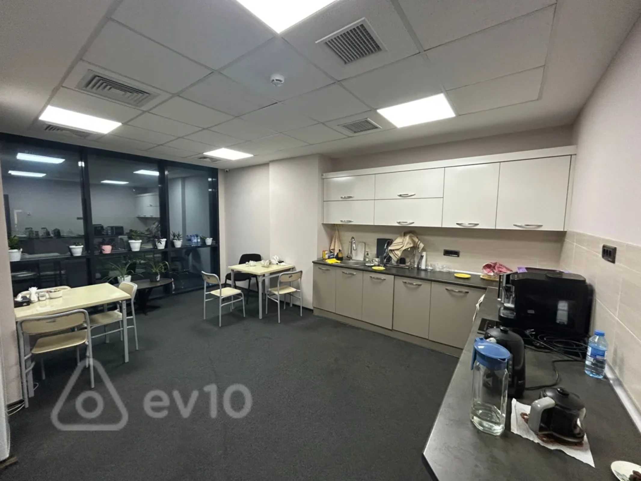 Kirayə verilir 12 otaqlı ofis 600 m²