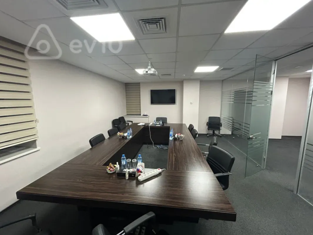 Kirayə verilir 12 otaqlı ofis 600 m²