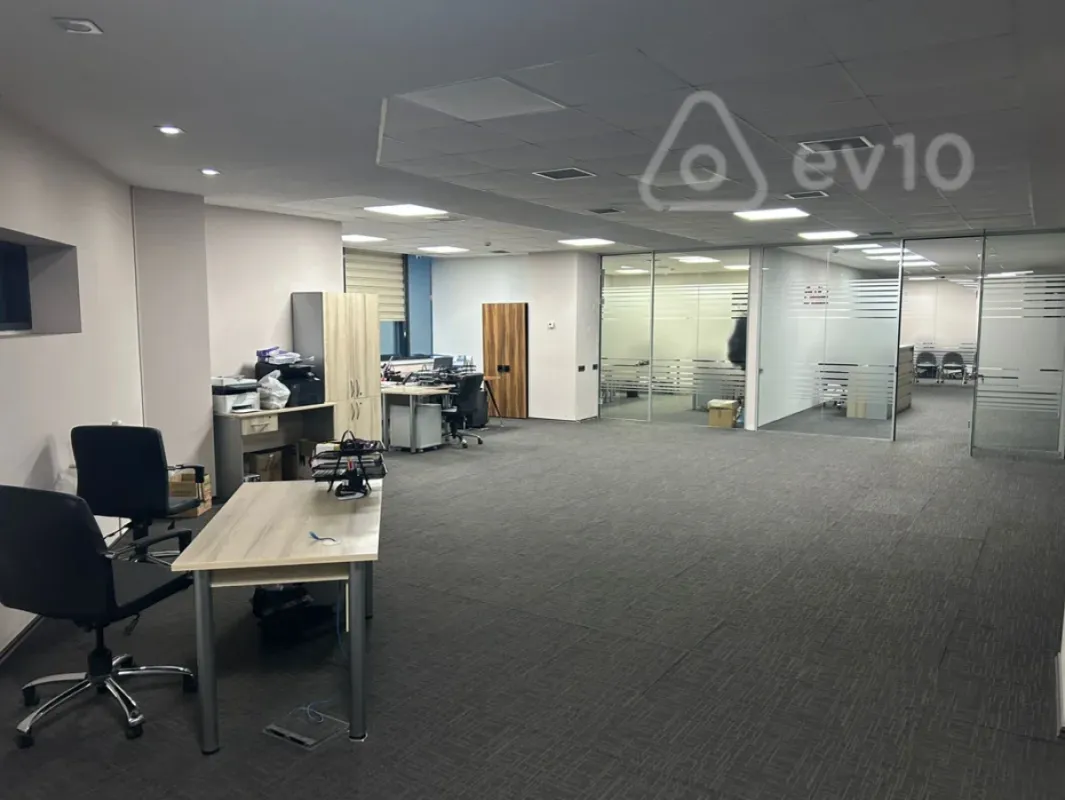Kirayə verilir 12 otaqlı ofis 600 m²