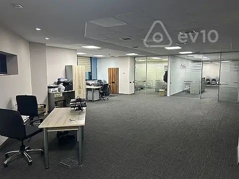 Kirayə verilir 12 otaqlı ofis 600 m²
