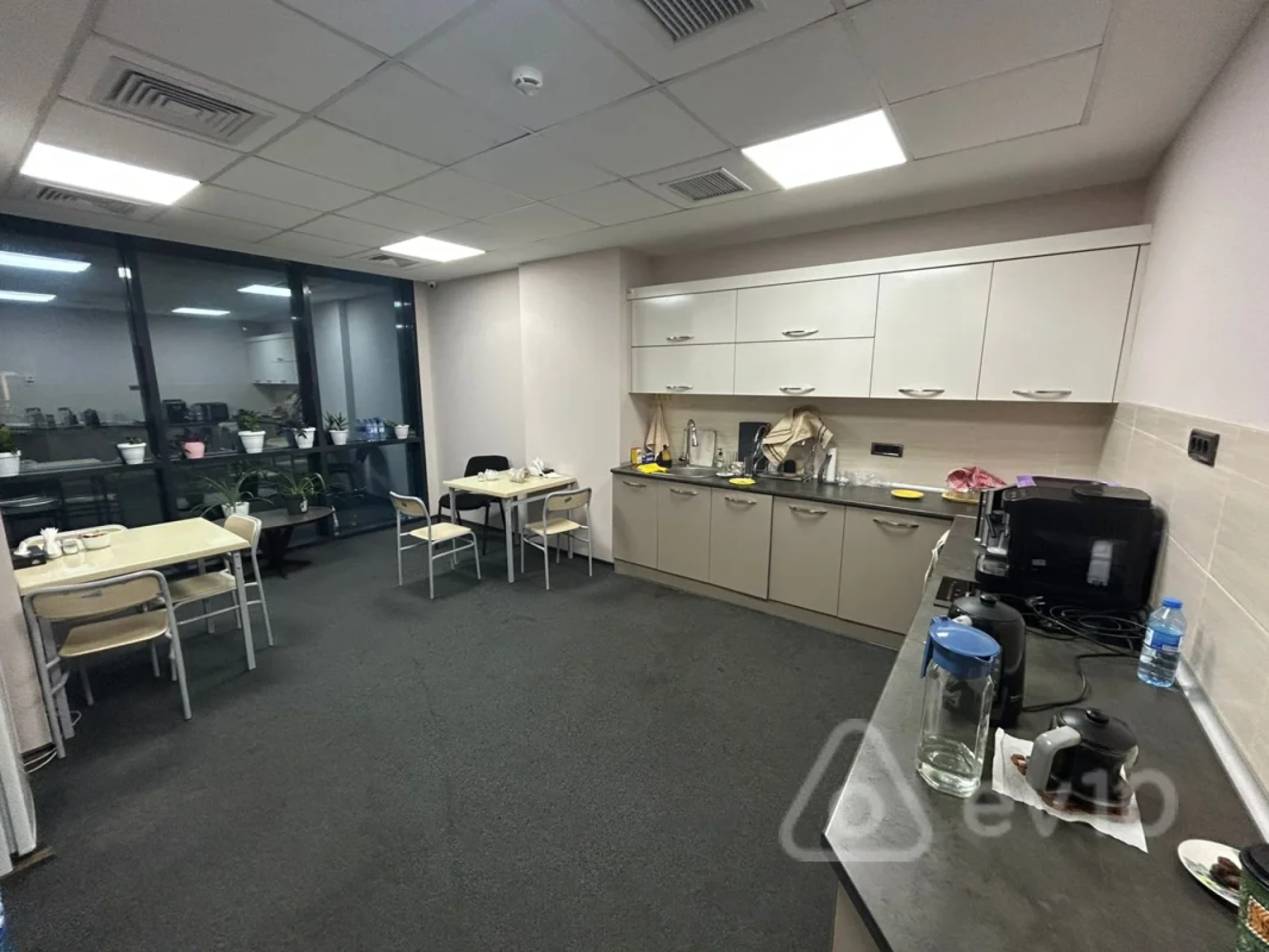 Kirayə verilir 12 otaqlı ofis 600 m²