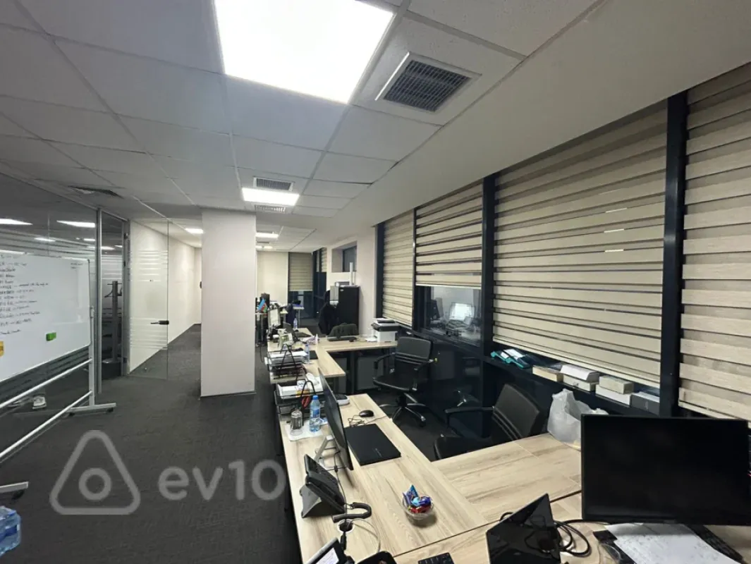 Kirayə verilir 12 otaqlı ofis 600 m²