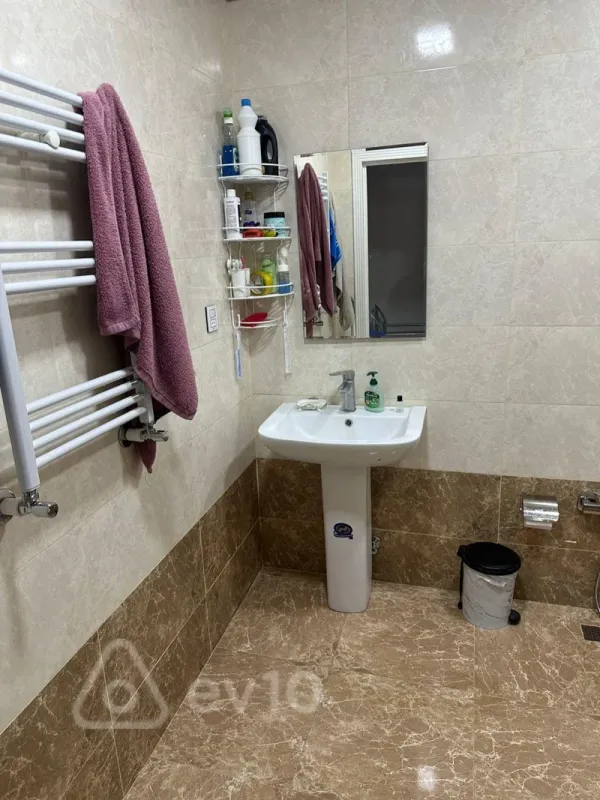 Kirayə verilir 2 otaqlı yeni tikili 74 m²