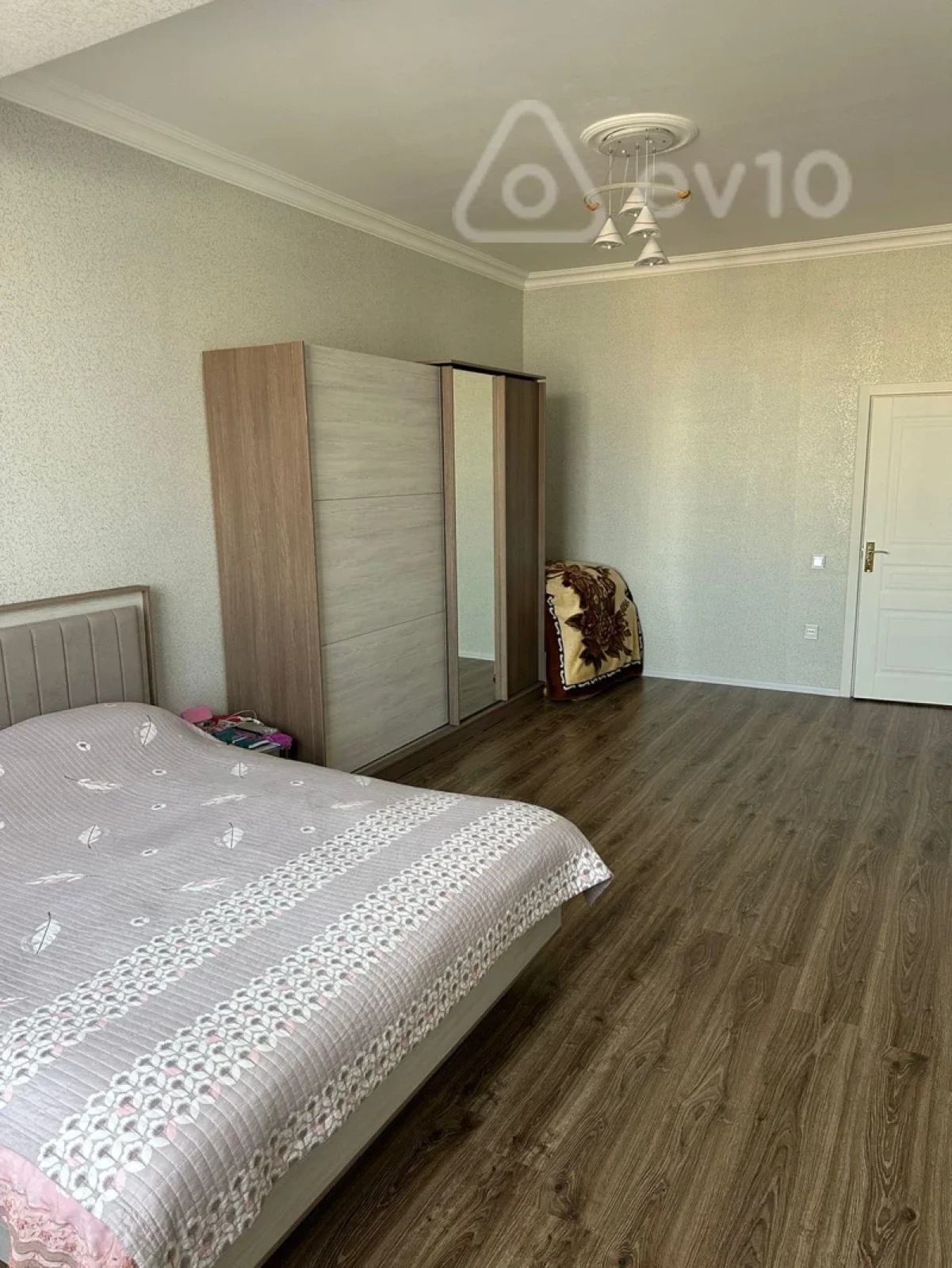 Kirayə verilir 2 otaqlı yeni tikili 74 m²