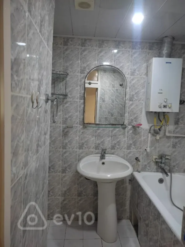 Kirayə verilir 3 otaqlı köhnə tikili 65 m²