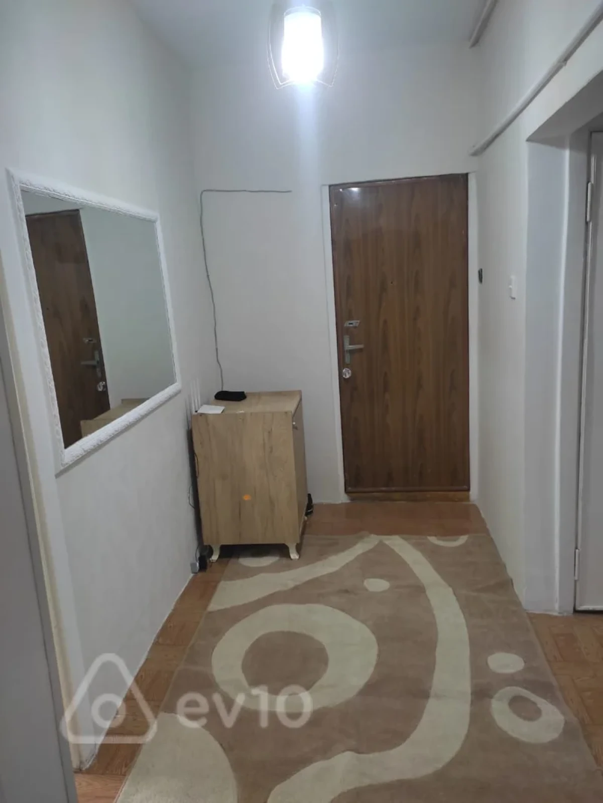 Kirayə verilir 3 otaqlı köhnə tikili 65 m²