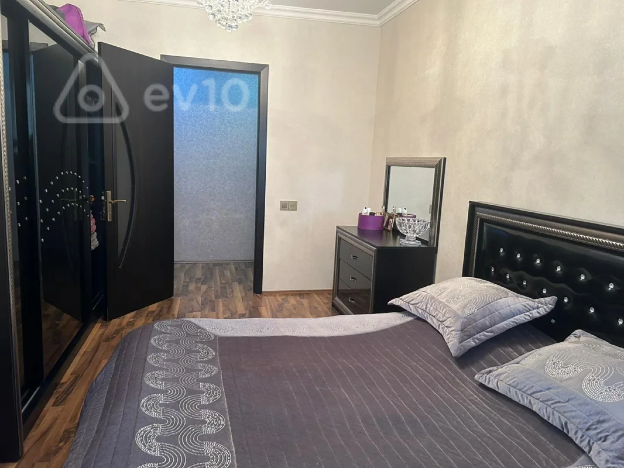 Satılır 2 otaqlı köhnə tikili 70 m²