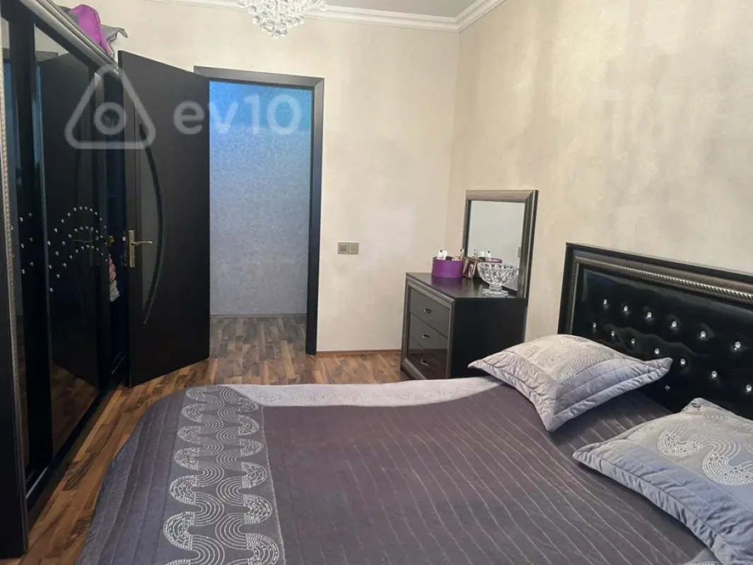 Satılır 2 otaqlı köhnə tikili 70 m²