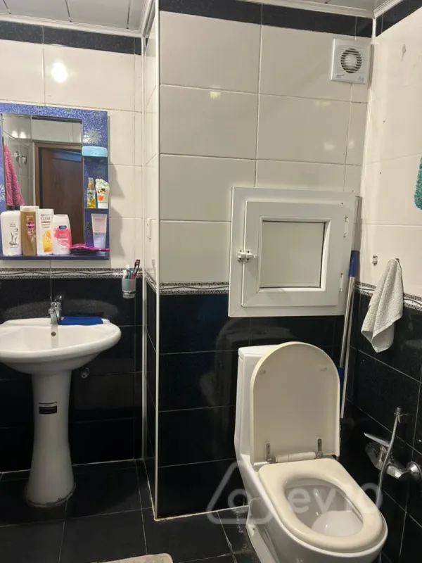 Satılır 2 otaqlı köhnə tikili 70 m²