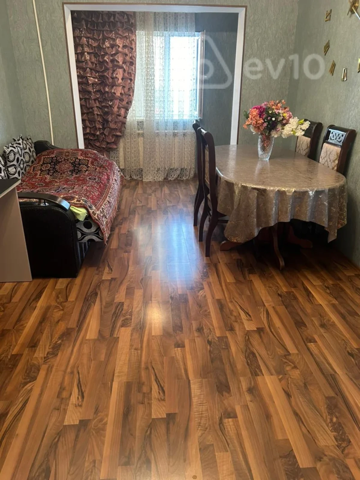 Satılır 2 otaqlı köhnə tikili 70 m²