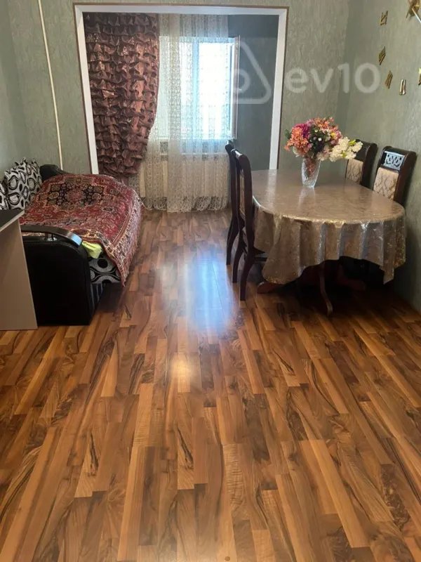 Satılır 2 otaqlı köhnə tikili 70 m²