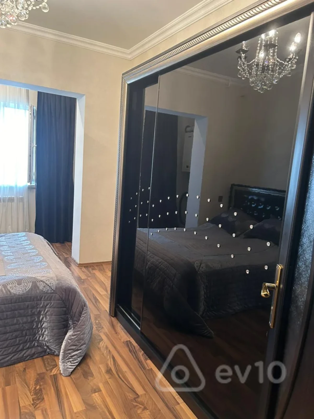 Satılır 2 otaqlı köhnə tikili 70 m²