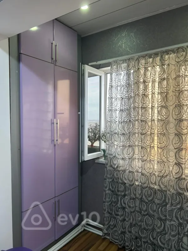 Satılır 2 otaqlı köhnə tikili 70 m²