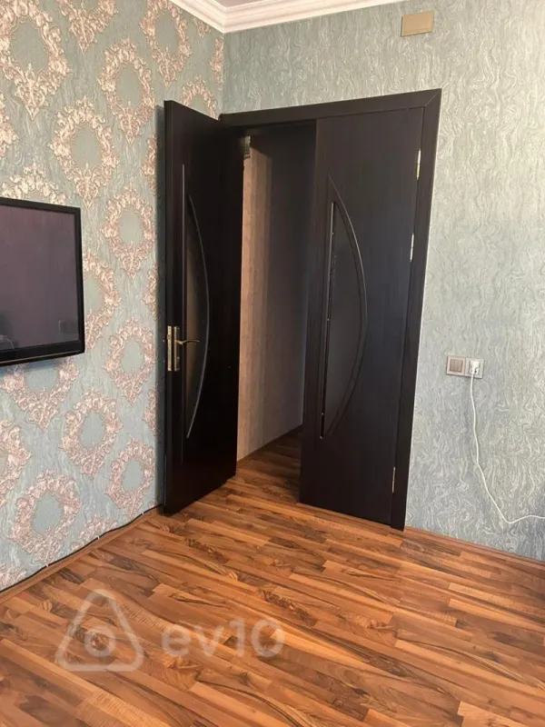 Satılır 2 otaqlı köhnə tikili 70 m²