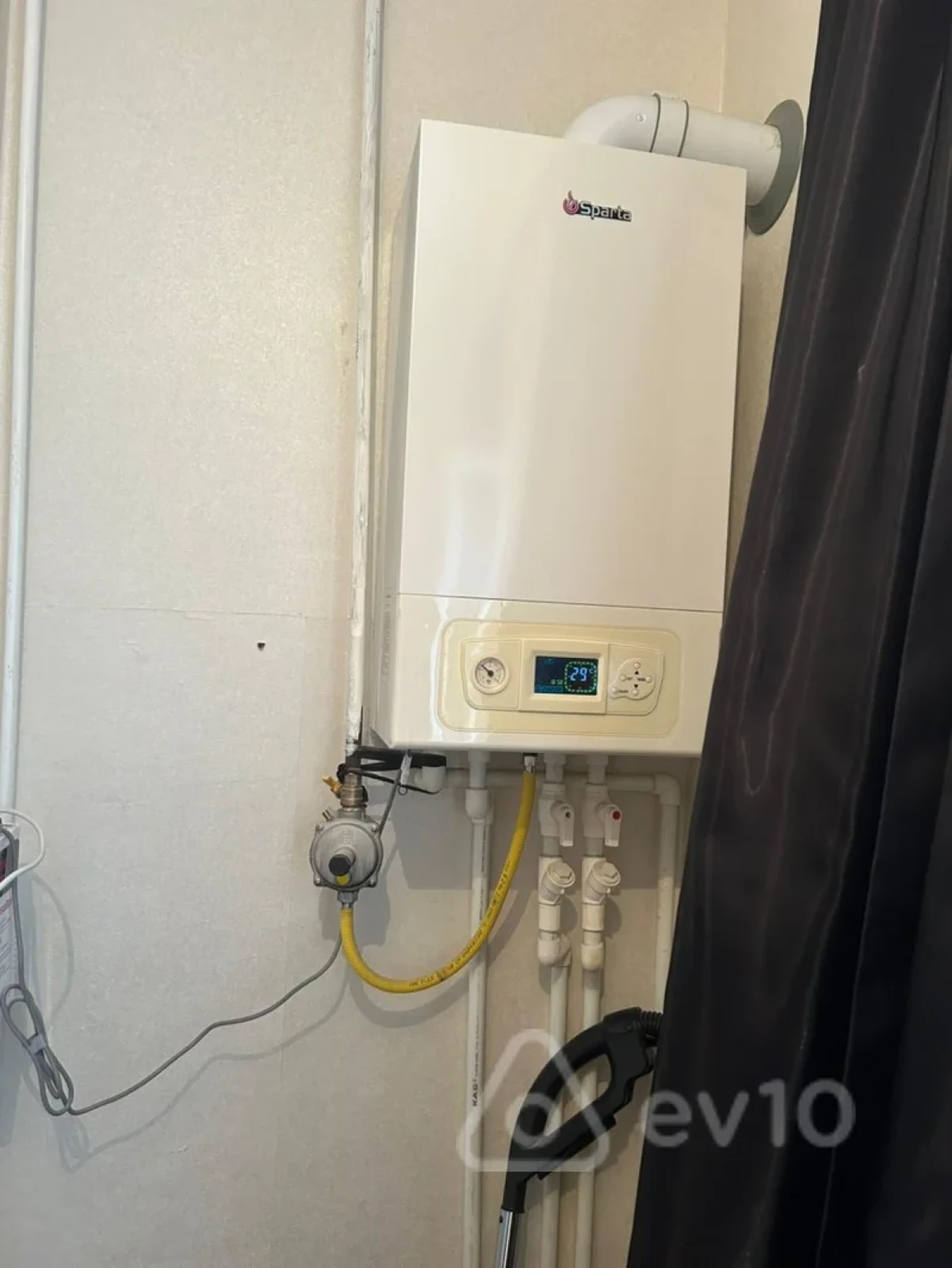 Satılır 2 otaqlı köhnə tikili 70 m²